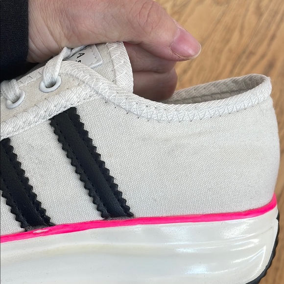 White and Pink Sneakers with Sporty Low-Top Design - Picture 11 of 13